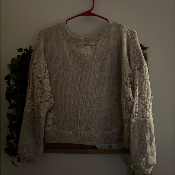Laced Cropped sweater - Picture 3 of 3